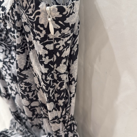 Club Monaco • Printed City Midi Dress in Garden Print - Picture 6 of 8